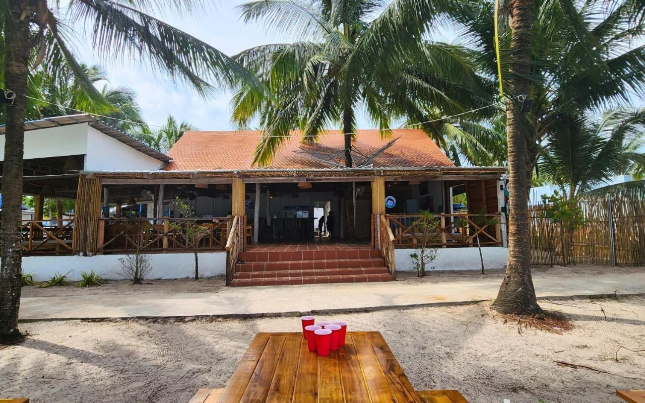 Mad Monkey Koh Rong Hostel Kaoh Touch Buitenkant foto