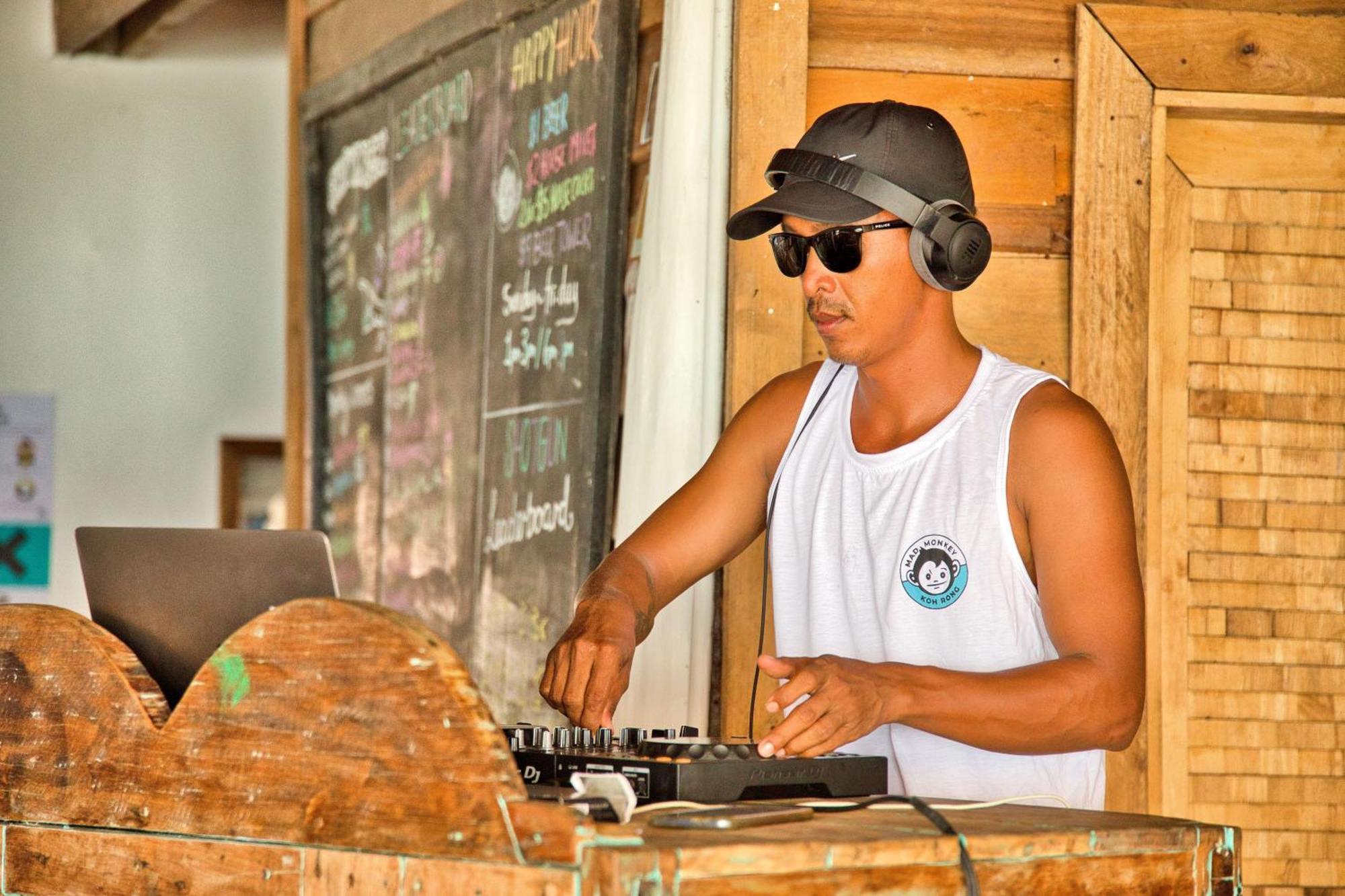 Mad Monkey Koh Rong Hostel Kaoh Touch Buitenkant foto